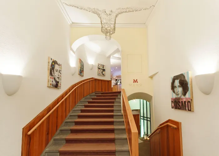 מלון Art Boutique Monopol 4*