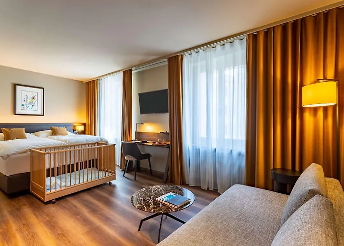 מלון Art Boutique Monopol 4*